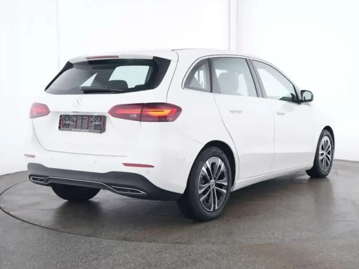 Usata Mercedes B200 163 CV (119 kW) 2025 Bianco Utilitaria
