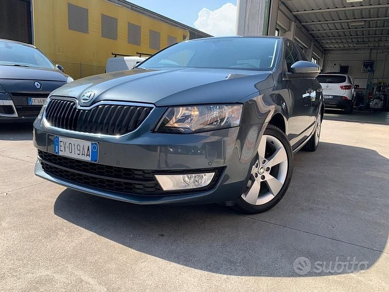 Grigio Usata 2014 Skoda Octavia Tre volumi | 7500 € (Cara) - Immagine 1/4