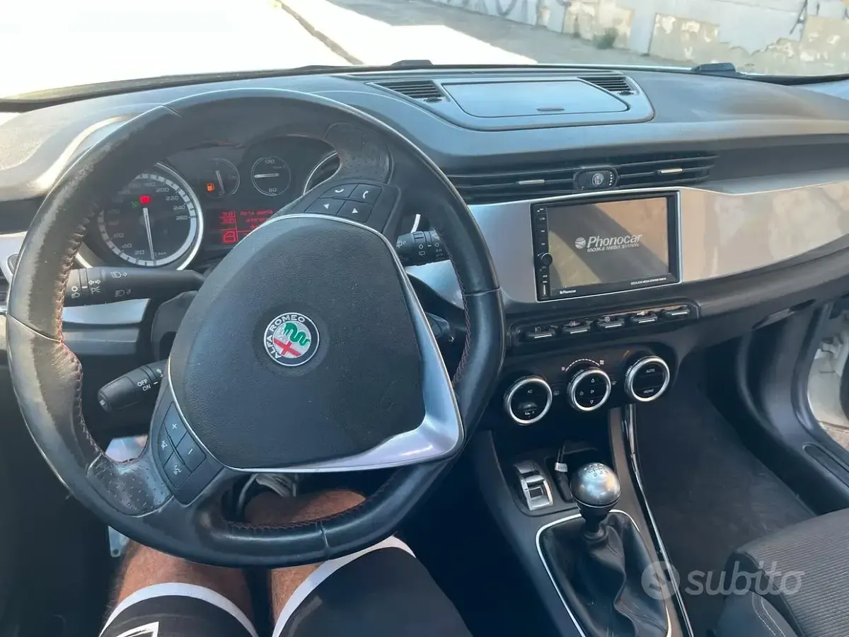 Usata Alfa Romeo Giulietta 140 CV (102 kW) 2012 Bianco Utilitaria