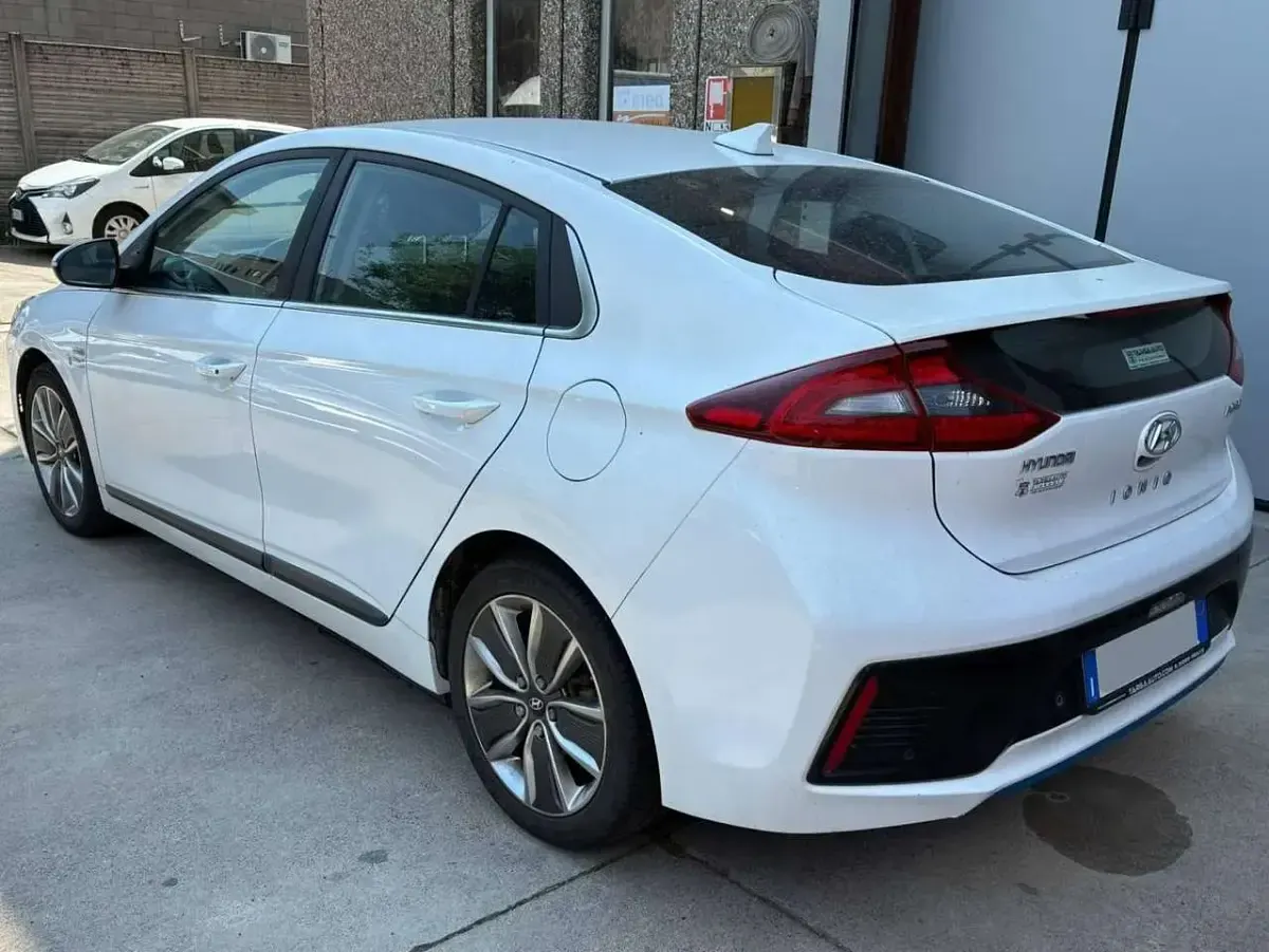 Usata Hyundai Ioniq Comfort 105 CV (77 kW) 2019 Bianco Utilitaria