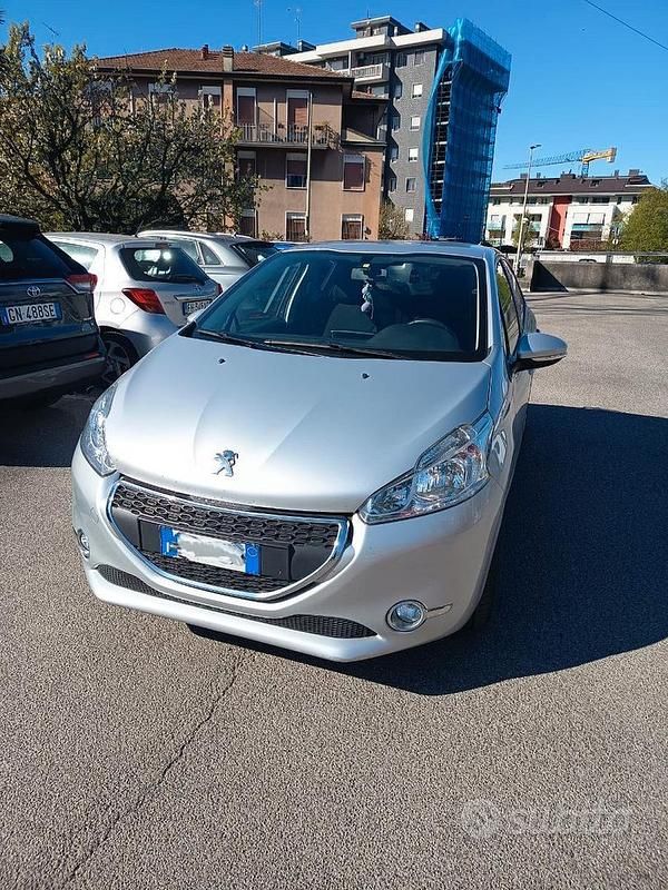 Usata Peugeot 208 82 CV (60 kW) 2012 Grigio Utilitaria