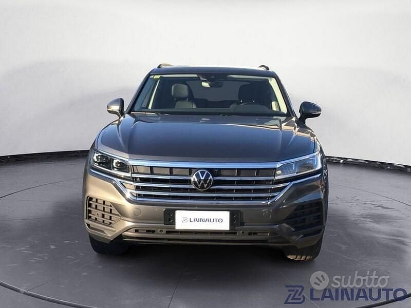 Usata VW Touareg Comfortline 231 CV (169 kW) 2021 Grigio SUV