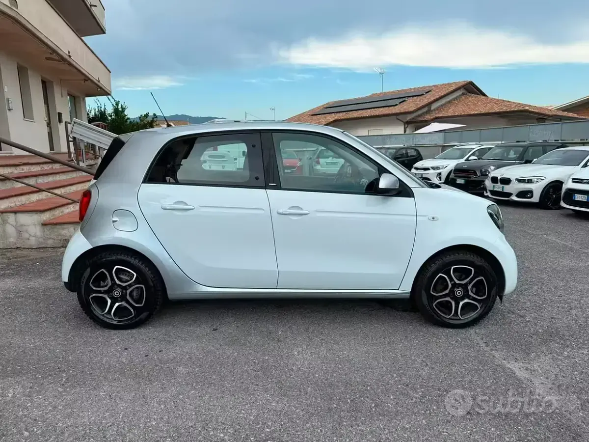 Usata Smart ForFour Passion 71 CV (52 kW) 2015 Bianco Utilitaria