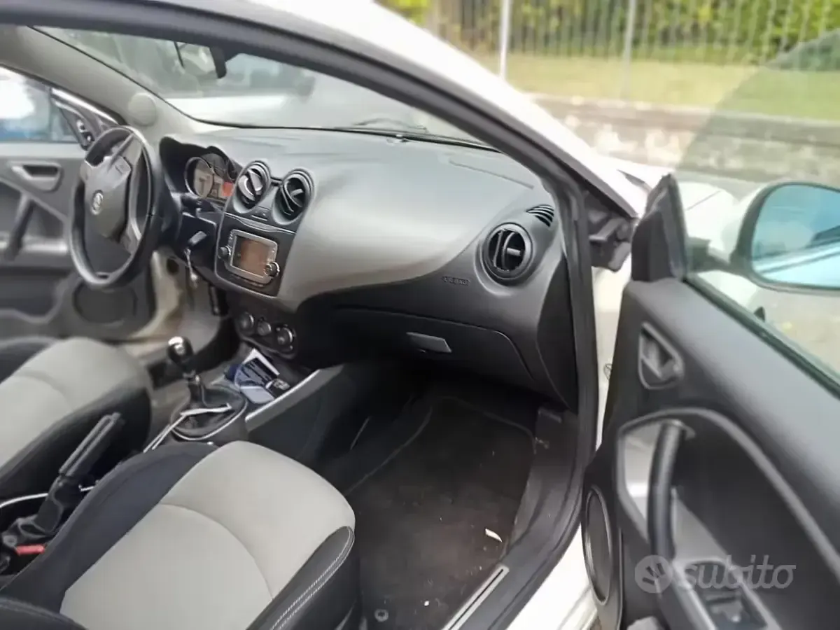 Second-hand Alfa Romeo MiTo 77 CP (56 kW) 2015 Hatchback