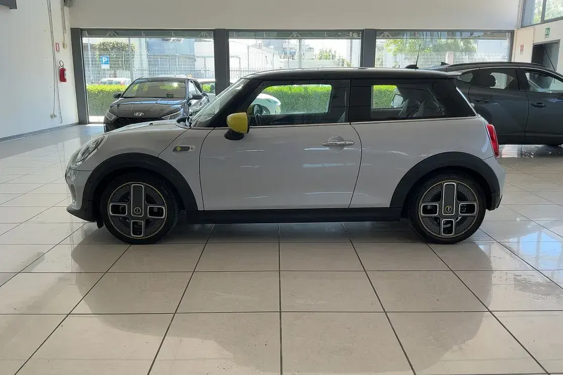 Usata Mini Cooper SE 135 kW (184 CV) 2020 Bianco Utilitaria