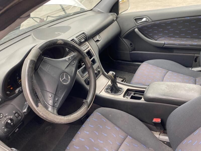 Usata Mercedes C220 Elegance 149 CV (109 kW) 2005 Grigio Coupé