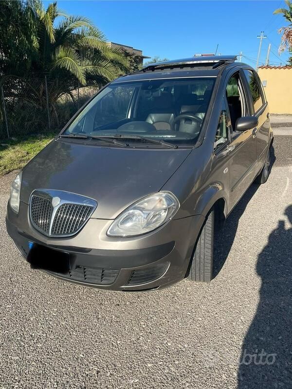 Marrone Usata 2008 Lancia Musa Monovolume | 3500 € (Ottimo prezzo) - Immagine 1/4