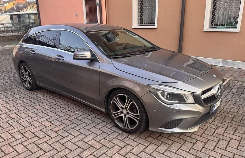Usata Mercedes CLA220 Shooting Brake Premium 177 CV (130 kW) 2015 Grigio Station wagon