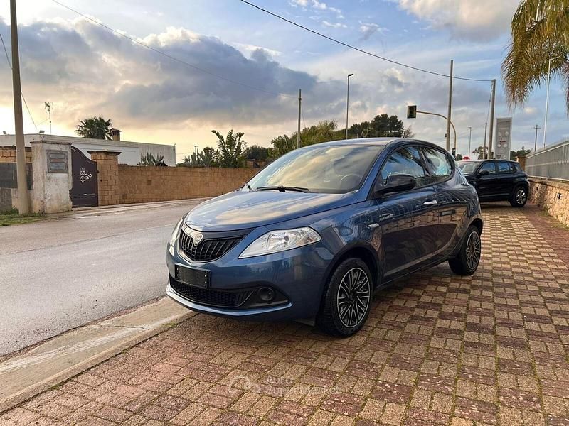 Usata Lancia Ypsilon Silver 69 CV (50 kW) 2023 Blu Utilitaria