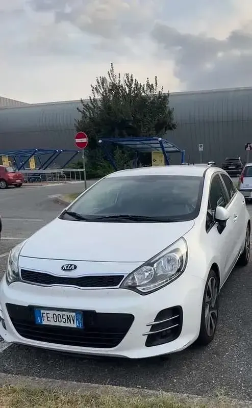 Usata Kia Rio 90 CV (66 kW) 2016 Utilitaria