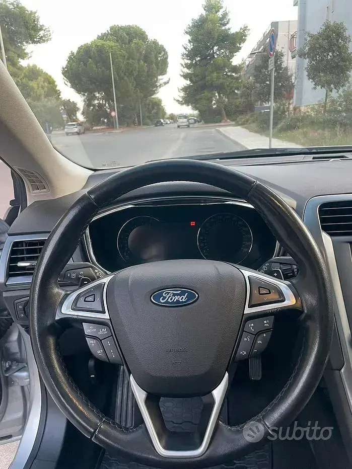 Usata Ford Mondeo 180 CV (132 kW) 2015 Grigio Berlina