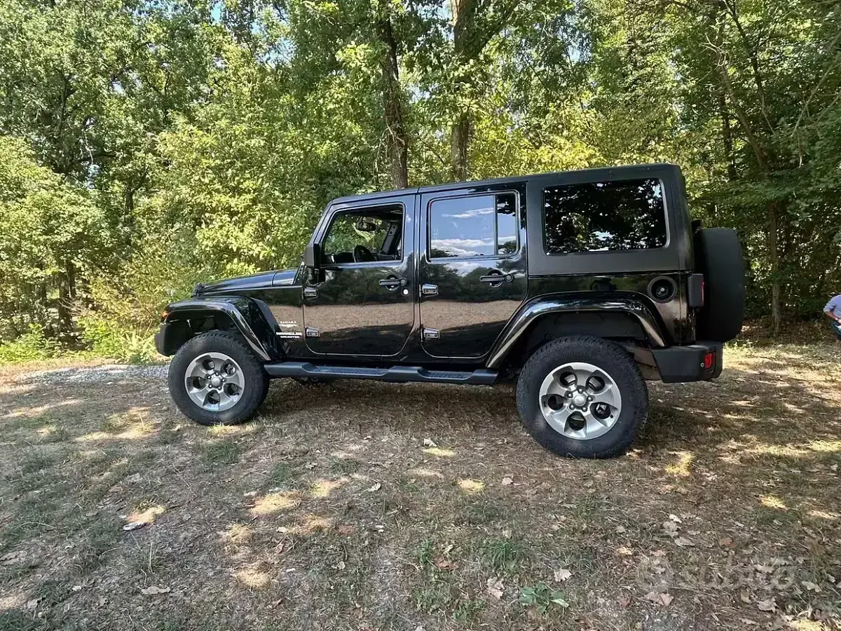 Usata Jeep Wrangler Sahara 200 CV (147 kW) 2013 Nero SUV