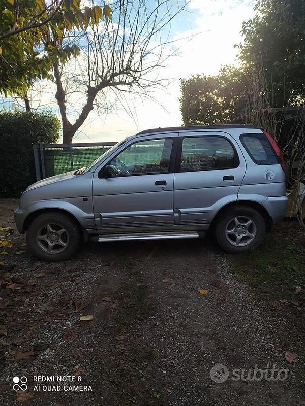 Usata Daihatsu Terios 83 CV (61 kW) 2000 Grigio SUV