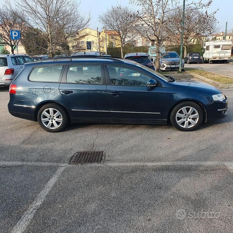 Usata VW Passat 140 CV (102 kW) 2008 Blu Station wagon