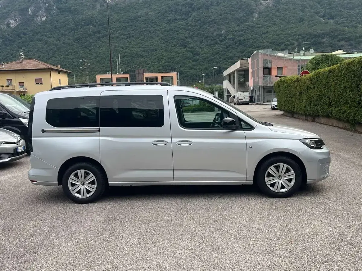 Usata VW Caddy Maxi 122 CV (89 kW) 2022 Argento reflex metallizzato Monovolume