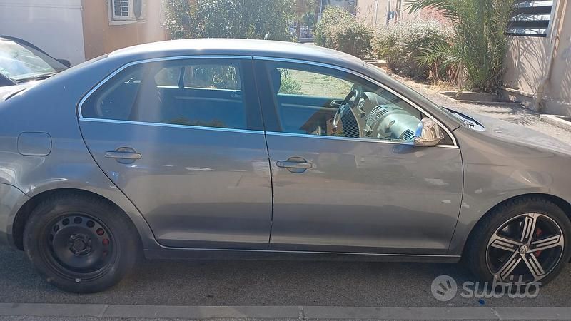 Usata VW Jetta 2005 Grigio Berlina