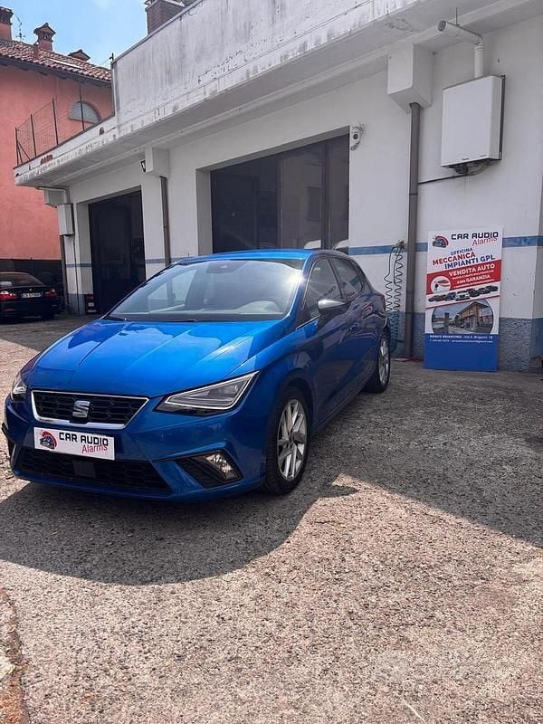 Blu Usata 2022 Seat Ibiza FR Tre volumi | 15.450 € (Buon prezzo) - Immagine 1/4