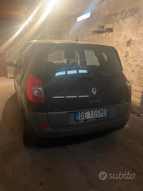 Usata Renault Scénic II 130 CV (95 kW) 2005 Nero Monovolume