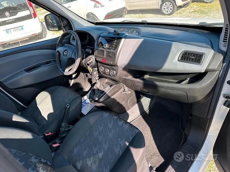 Usata Opel Combo Cosmo 95 CV (69 kW) 2015 Bianco Berlina