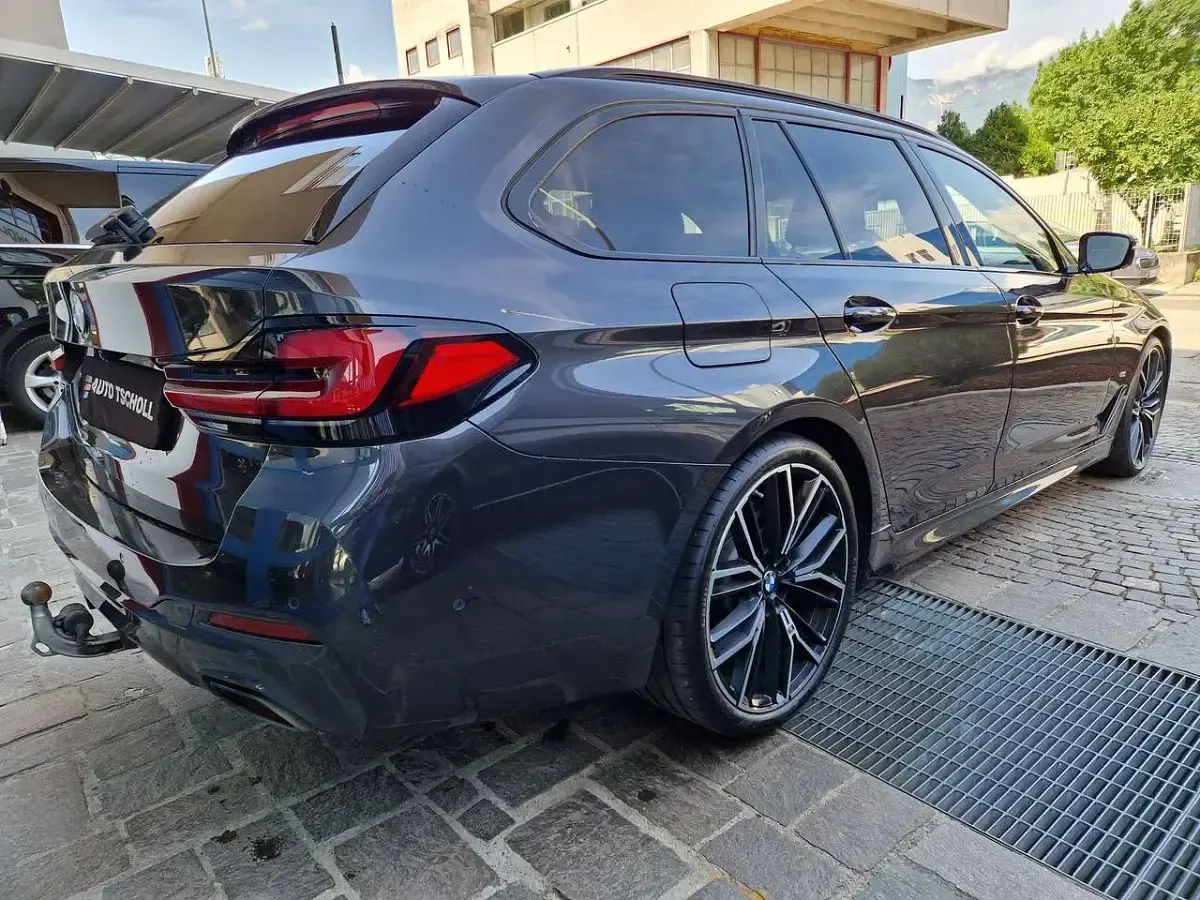 Usata BMW 530 M Sport 286 CV (210 kW) 2023 Sophistograu brillanteffekt Station wagon