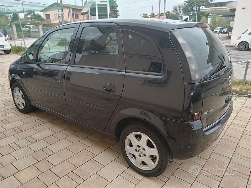 Usata Opel Meriva Cosmo 125 CV (91 kW) 2008 Nero Monovolume