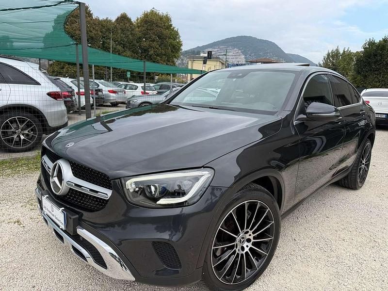Usata Mercedes GLC300 Premium 245 CV (180 kW) 2020 Grigio scuro Coupé