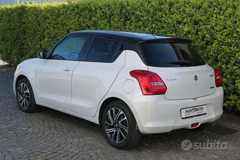 Usata Suzuki Swift 83 CV (61 kW) 2021 Bianco Utilitaria
