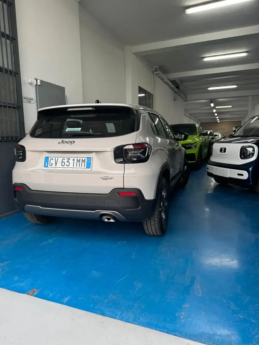 Usata Jeep Avenger Longitude 100 CV (73 kW) 2024 Beige SUV