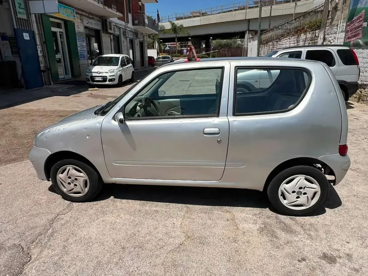 Usata Fiat 600 54 CV (39 kW) 2008 Argento Utilitaria