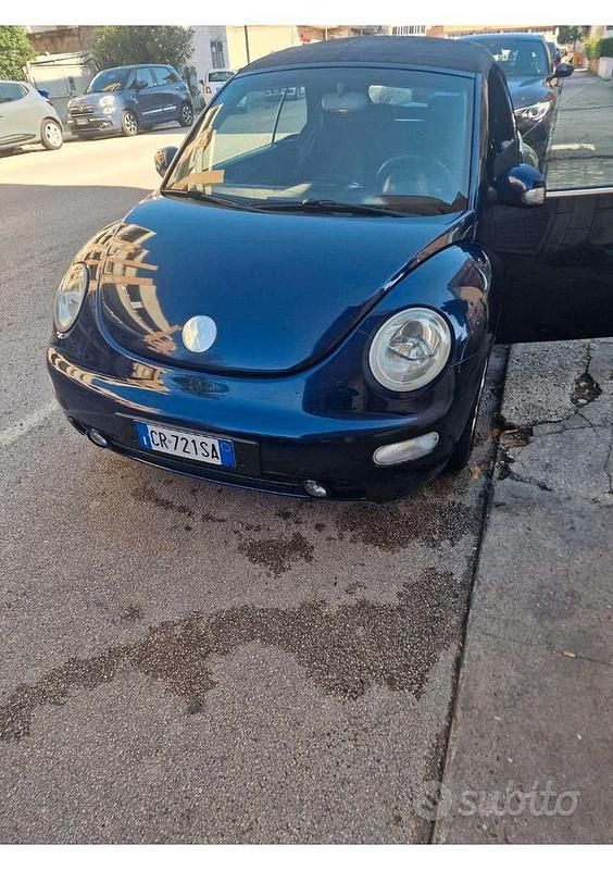 Usata VW New Beetle 105 CV (77 kW) 2004 Blu Utilitaria