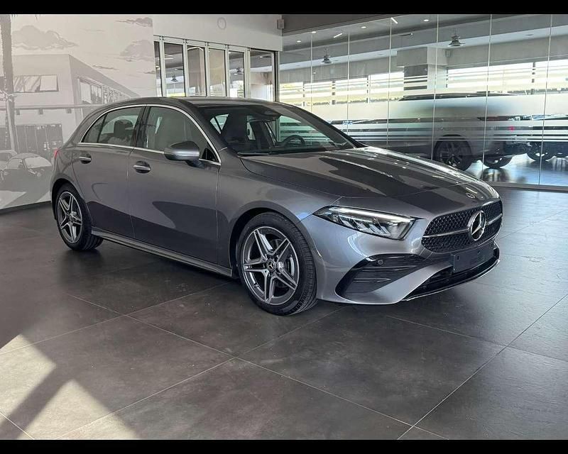 Usata Mercedes A200 AMG Line Premium 150 CV (110 kW) 2024 Grigio Utilitaria