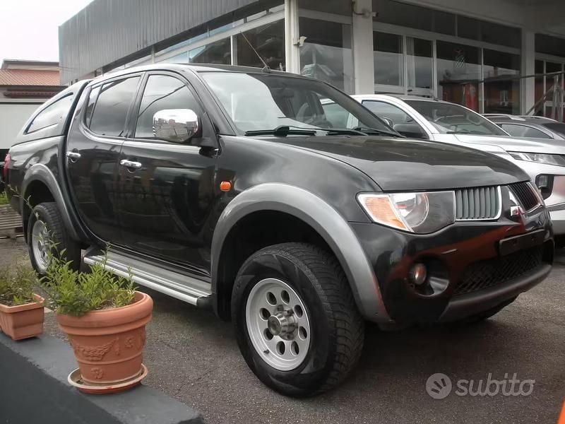 Usata Mitsubishi L200 Intense 136 CV (100 kW) 2011 Nero Pick-up