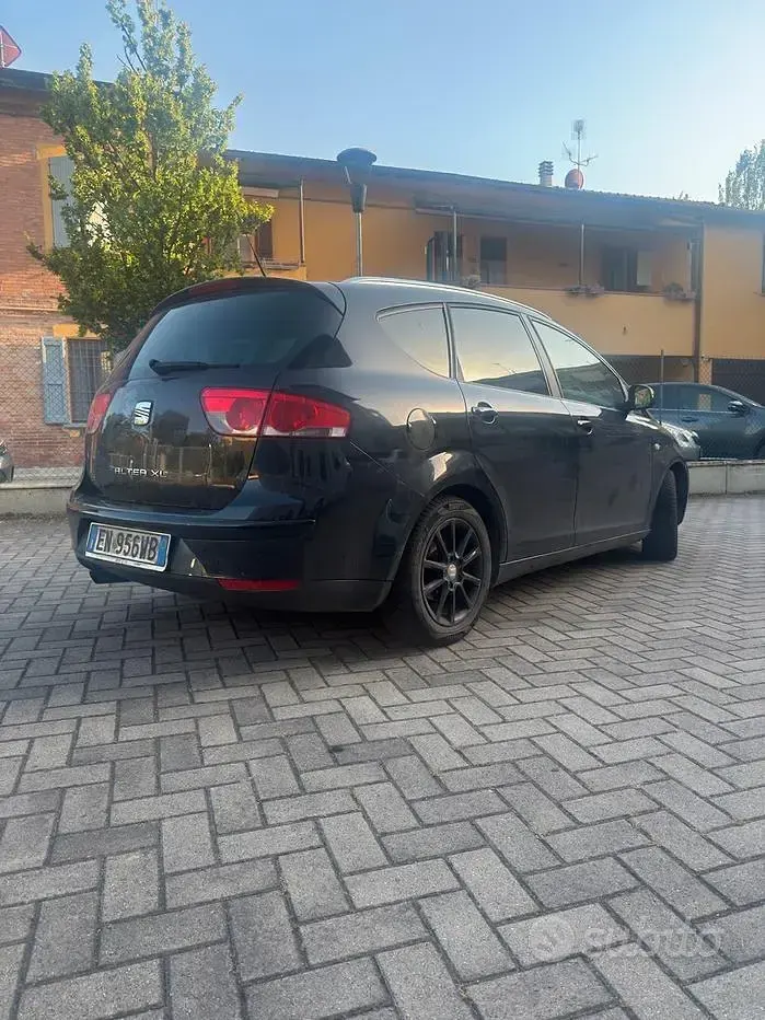 Usata Seat Altea XL 105 CV (77 kW) 2012 Nero Monovolume