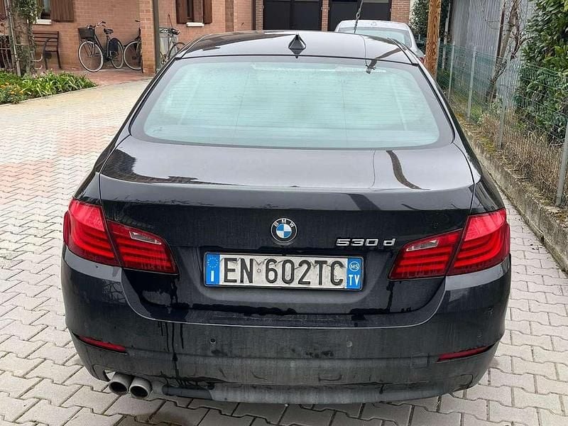 Usata BMW 530 Luxury Line 258 CV (189 kW) 2012 Nero Berlina