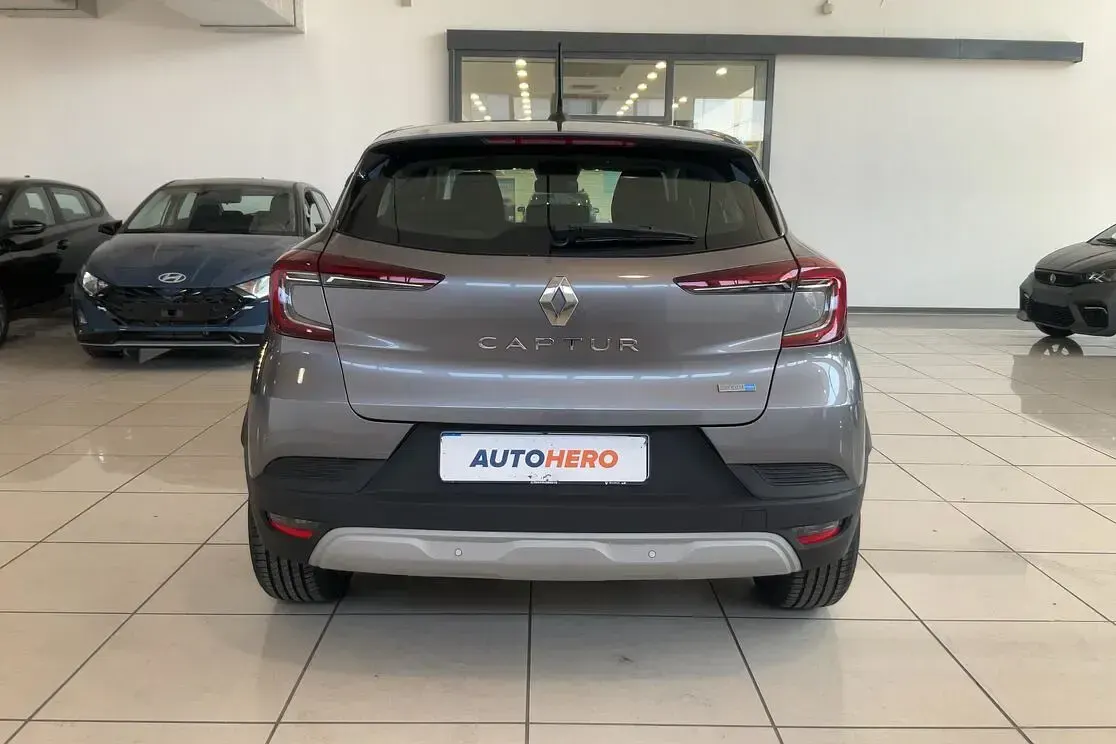 Usata Renault Captur Business 143 CV (105 kW) 2022 Grigio SUV