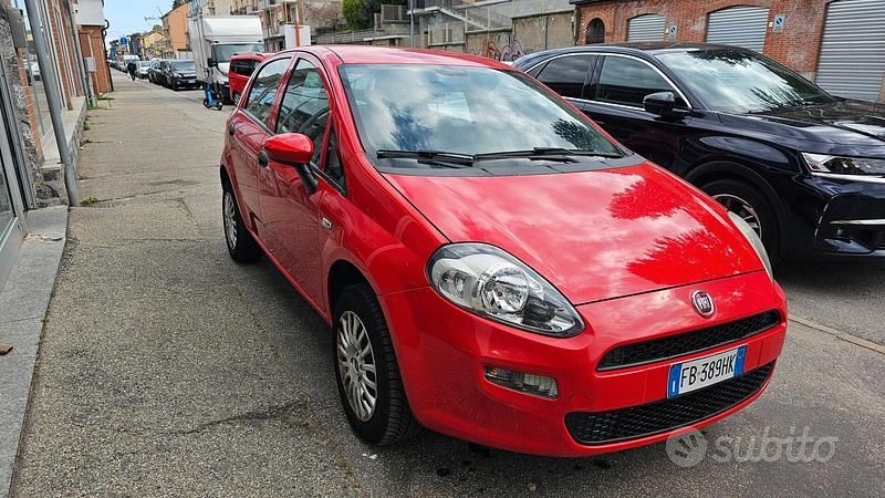 Usata Fiat Punto Street 77 CV (56 kW) 2015 Rosso Utilitaria