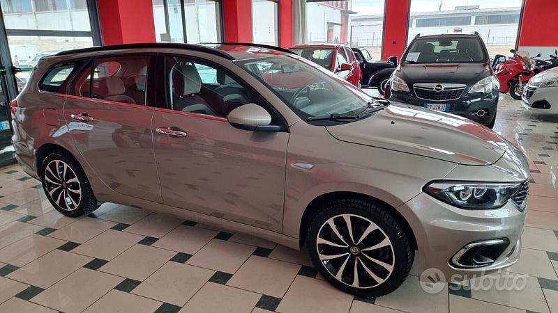 Usata Fiat Tipo Lounge 120 CV (88 kW) 2018 Marrone Station wagon