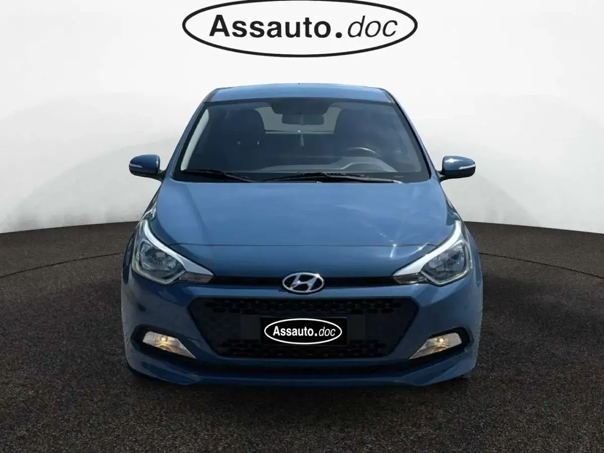 Usata Hyundai i20 Comfort 75 CV (55 kW) 2018 Blu/azzurro Berlina
