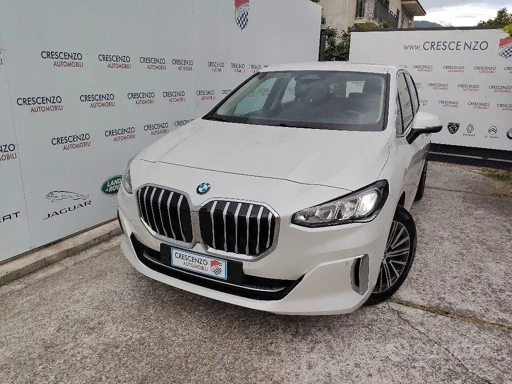 Usata BMW 218 Active Tourer Luxury Line 150 CV (110 kW) 2023 Bianco Monovolume