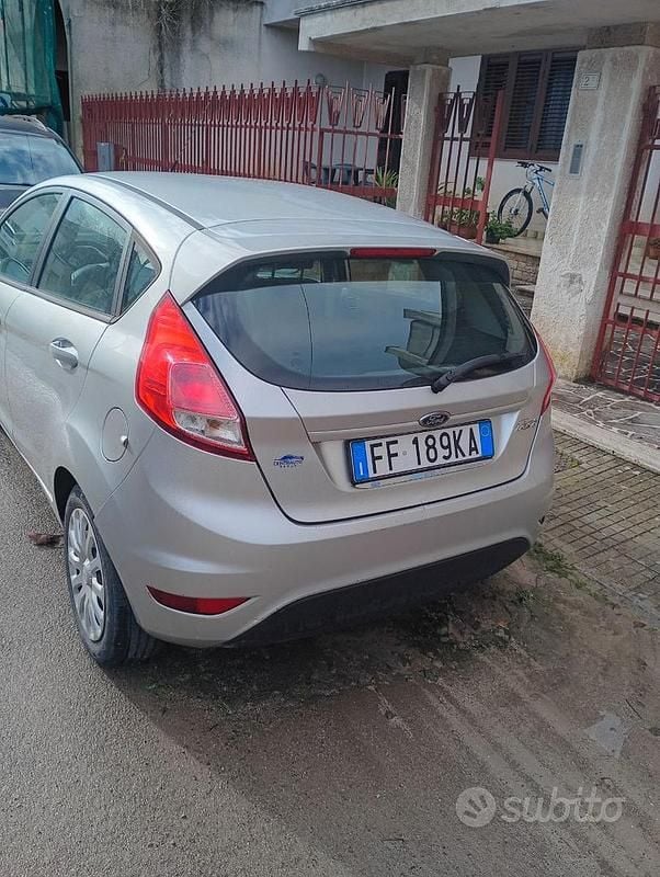 Usata Ford Fiesta 2015 Grigio Utilitaria
