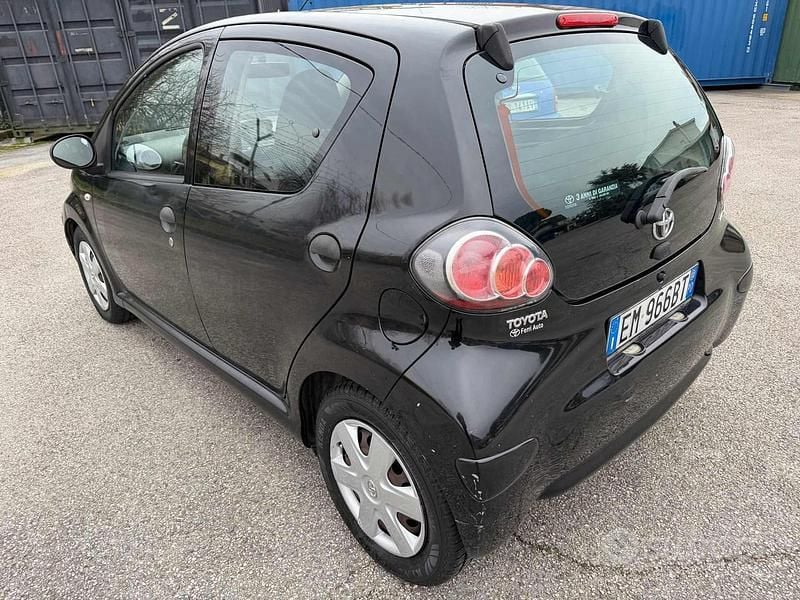 Usata Toyota Aygo Connect Style 67 CV (49 kW) 2012 Nero Utilitaria