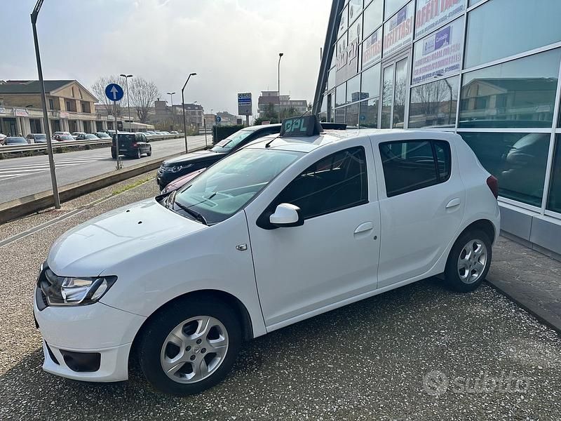 Usata Dacia Sandero 75 CV (55 kW) 2014 Bianco Berlina