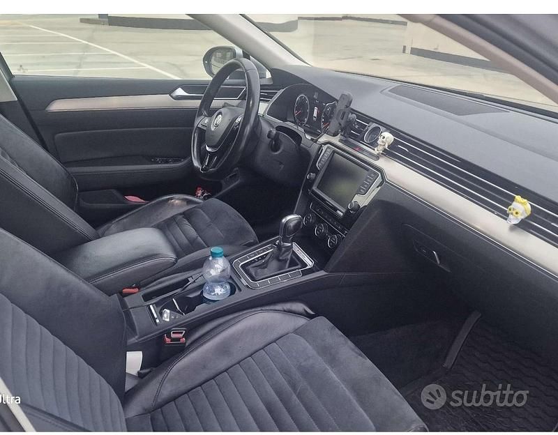 Usata VW Passat 240 CV (176 kW) 2017 Grigio Berlina
