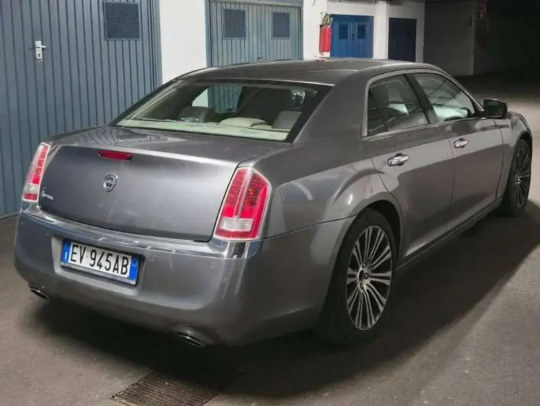 Usata Lancia Thema 239 CV (175 kW) 2014 Grigio Berlina