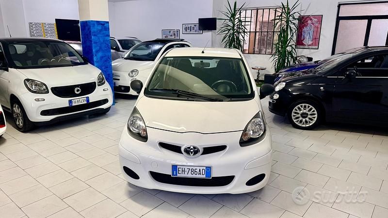Usata Toyota Aygo Edition 68 CV (50 kW) 2011 Bianco Utilitaria