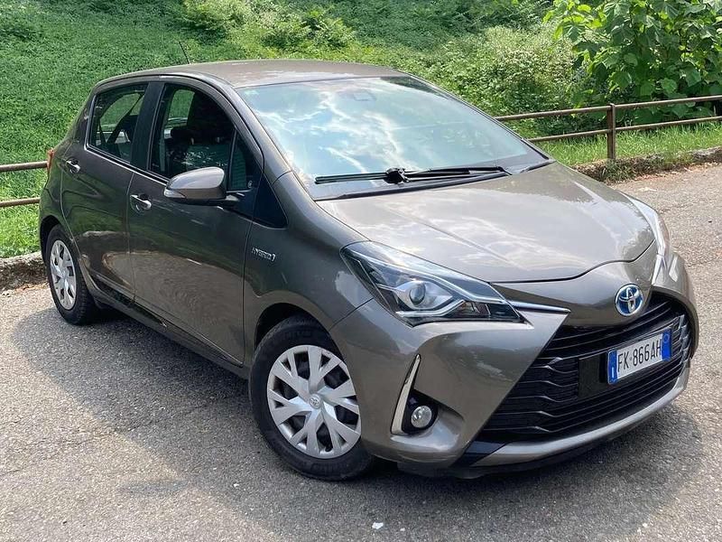 Blu/azzurro Usata 2017 Toyota Yaris Hybrid Due volumi | 11.500 € (Buon prezzo) - Immagine 1/4