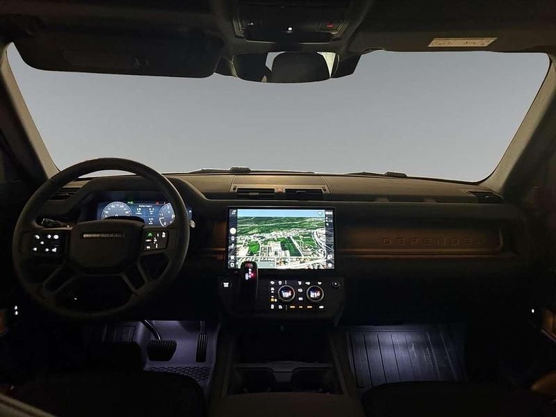 Usata Land Rover Defender SE Dynamic 200 CV (147 kW) 2026 Carphatian grey SUV