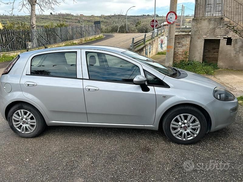 Usata Fiat Punto Evo Dynamic 86 CV (63 kW) 2015 Grigio Utilitaria