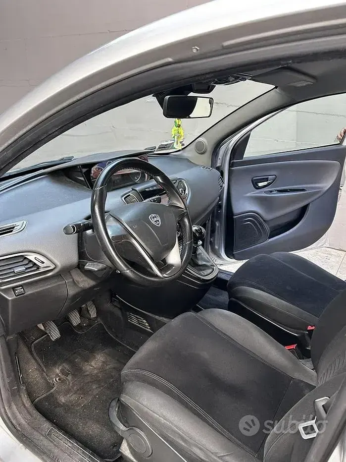 Usata Lancia Ypsilon 69 CV (50 kW) 2011 Grigio Utilitaria