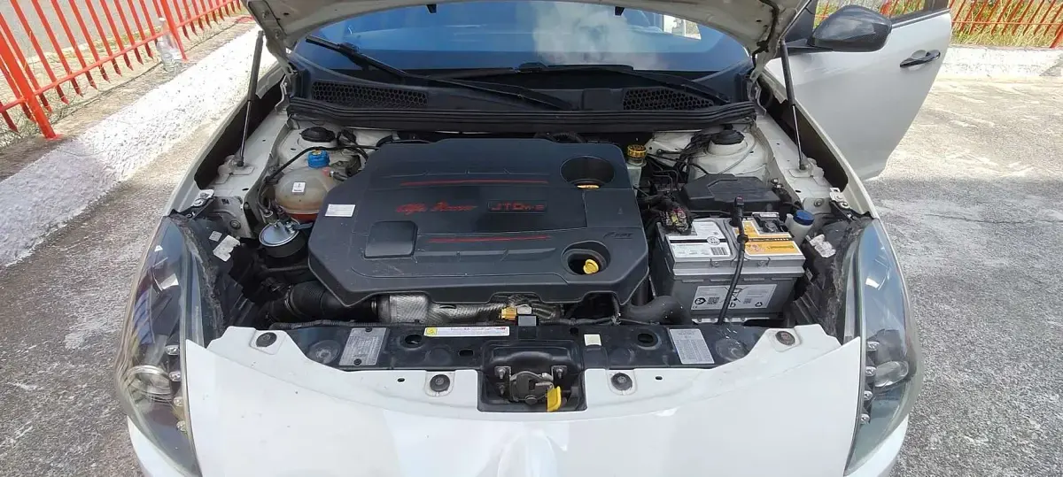 Usata Alfa Romeo Giulietta Distinctive 140 CV (102 kW) 2014 Bianco Utilitaria